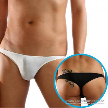 basic smooth pouch V thong